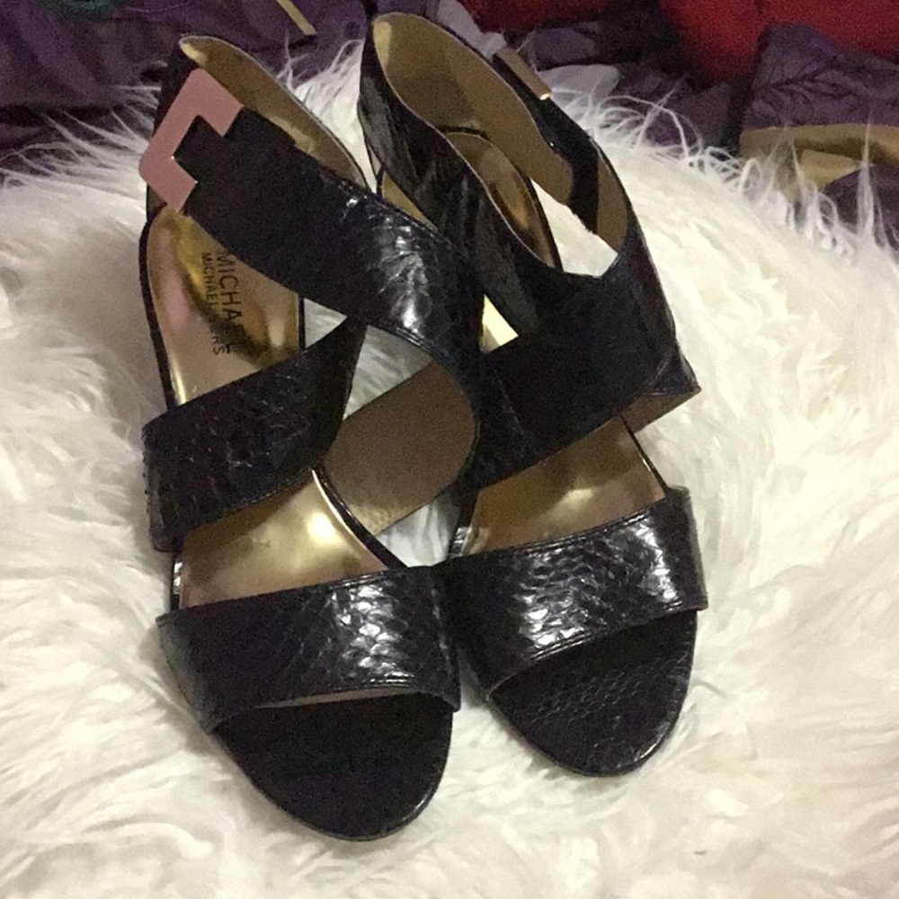 Excellent condition Michael Kors (NEGOTIABLE)